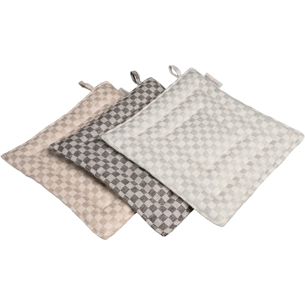 Halbleinen Topflappen Schachbrett 2er-Set in Beige Muster Schachbrett von Erika Vaitkute Größe 23x23 cm