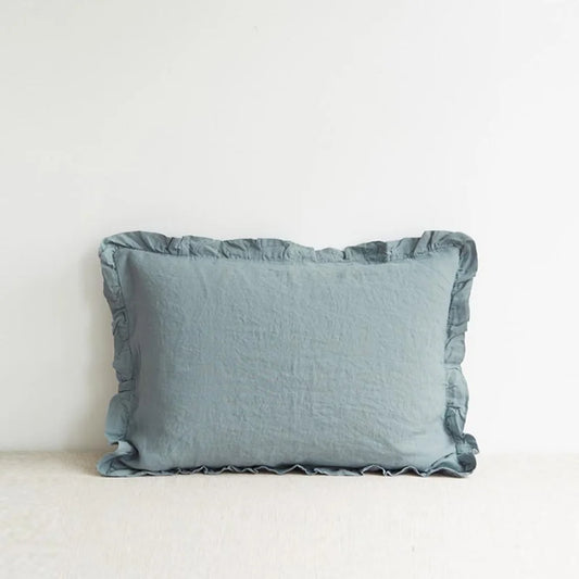 Leinen Bettwäsche Kissenbezug mit Rüschen in Taubenblau Blau von Linen Tales Größe 40x60 cm