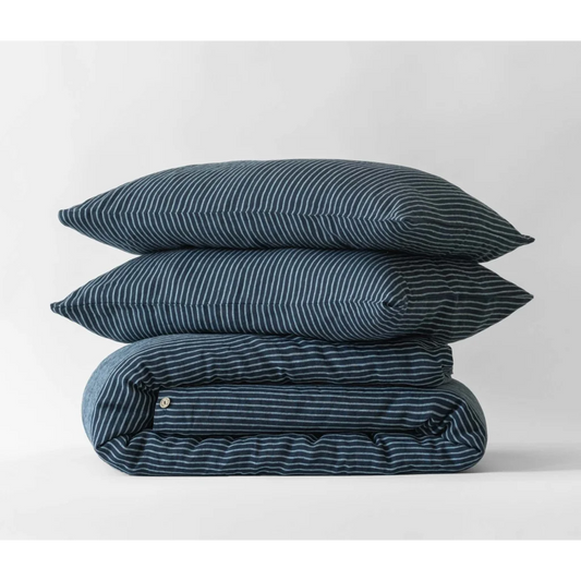 Leinen Bettwäsche Streifen Garnitur 3-teilig in Dunkelblau+Weiß Blau+Weiß Muster Streifen von Linen Tales Größe 200x200 + 2x 80x80 cm