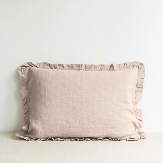 Leinen Kissenhülle mit Rüschen in Hellrosa Rosa von Linen Tales Größe 40x60 cm