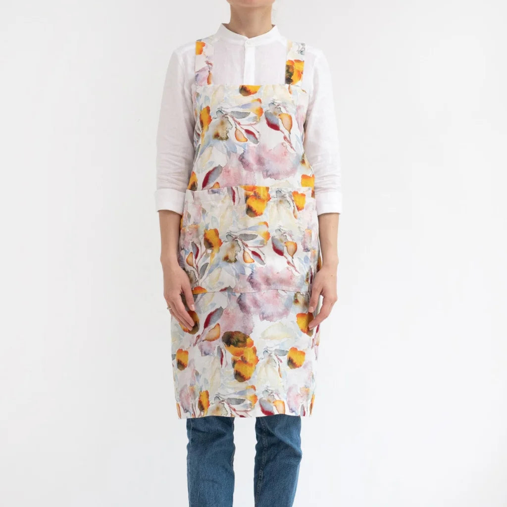 Leinen Pinafore-Schürze Aquarell in Weiß+Orange Muster Aquarell von Linen Tales Größe 114 cm breit+ 83 cm lang