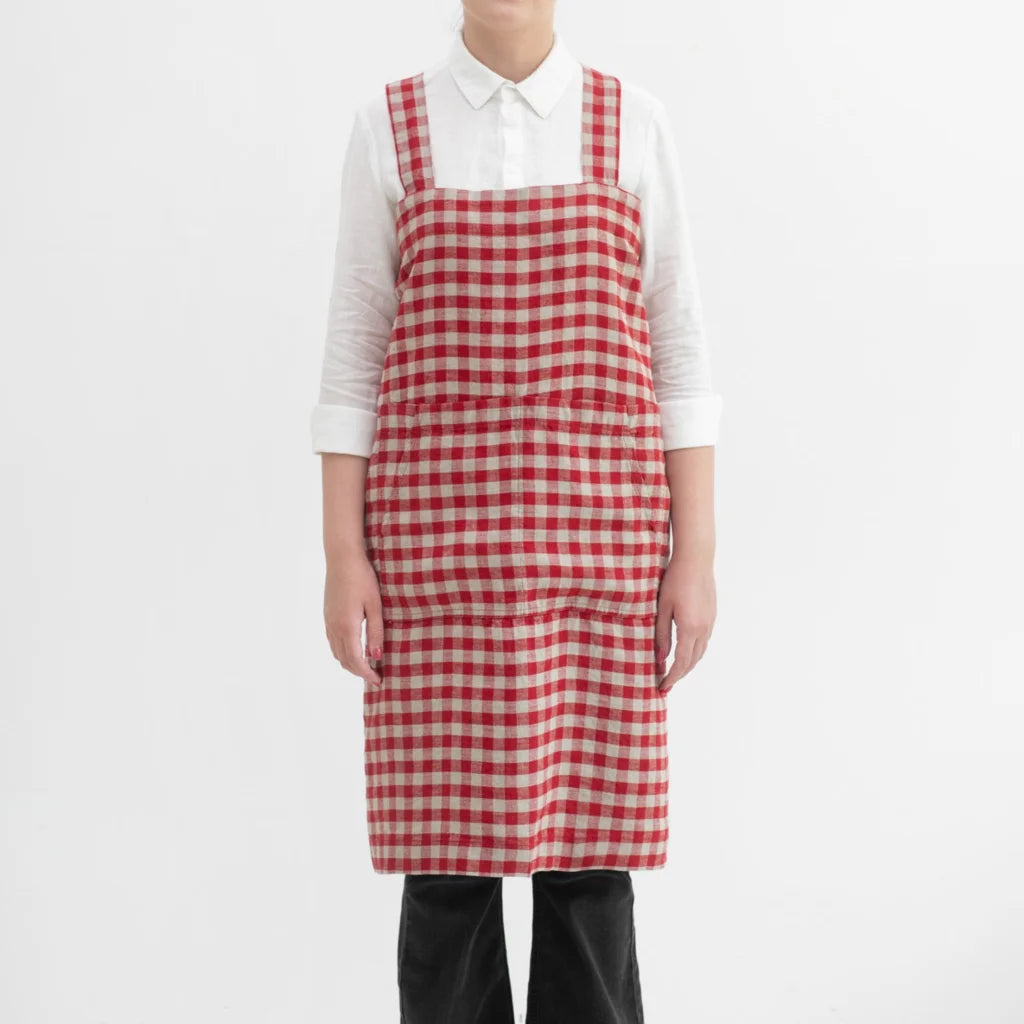 Leinen Pinafore-Schürze Karo in Rot+Beige Muster Karo von Linen Tales Größe 114 cm breit+ 83 cm lang