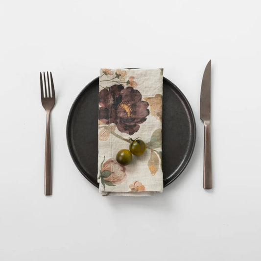 Leinen Stoffserviette Blumen 2er-Pack in Creme+Aubergine+Olive Creme+Beere+Grün Muster Blumen von Linen Tales Größe 45x45 cm