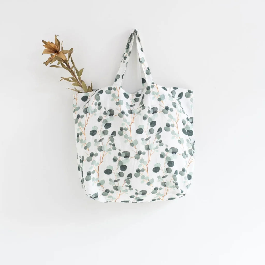 Leinen Tasche Eukalyptus in Weiß+Grün+Dunkelgrün Weiß+Grün+Grün Muster Eukalyptus von Linen Tales Größe 54 cm breit+ 60 cm lang