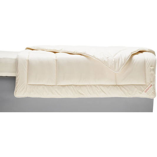 Bio Ganzjahresbettdecke mit Füllung Schafschurwolle in Creme von Cotonea Größe 155x220 cm