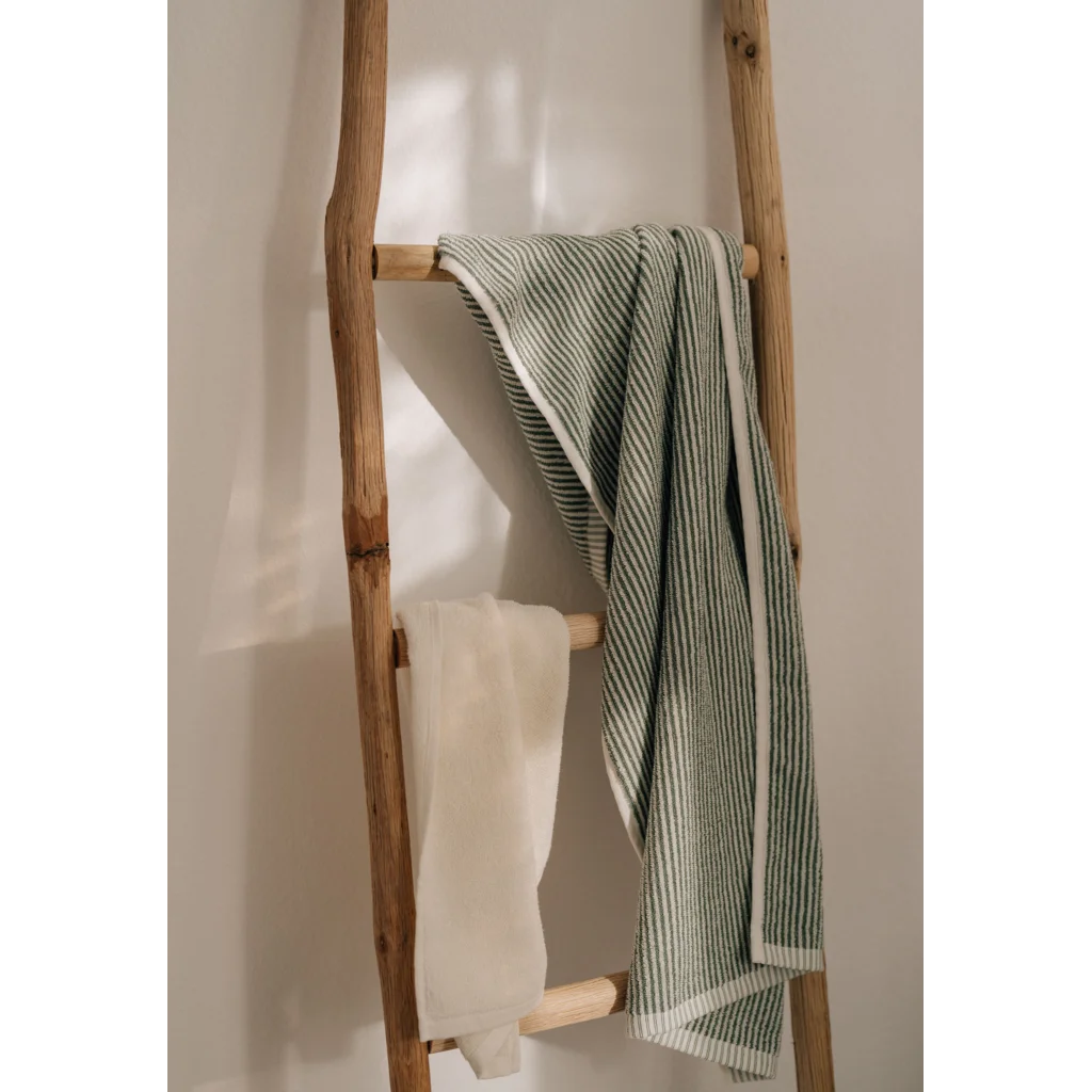 Bio Frottier Duschtuch Streifen in Waldgrün+Weiß Grün+Weiß Muster Streifen von MELA home Größe 70x140 cm