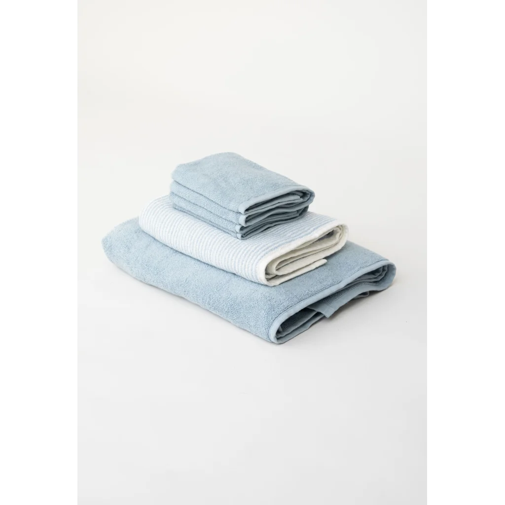 Bio Frottier Handtuch Streifen in Himmelblau+Weiß Blau+Weiß Muster Streifen von MELA home Größe 50x100 cm