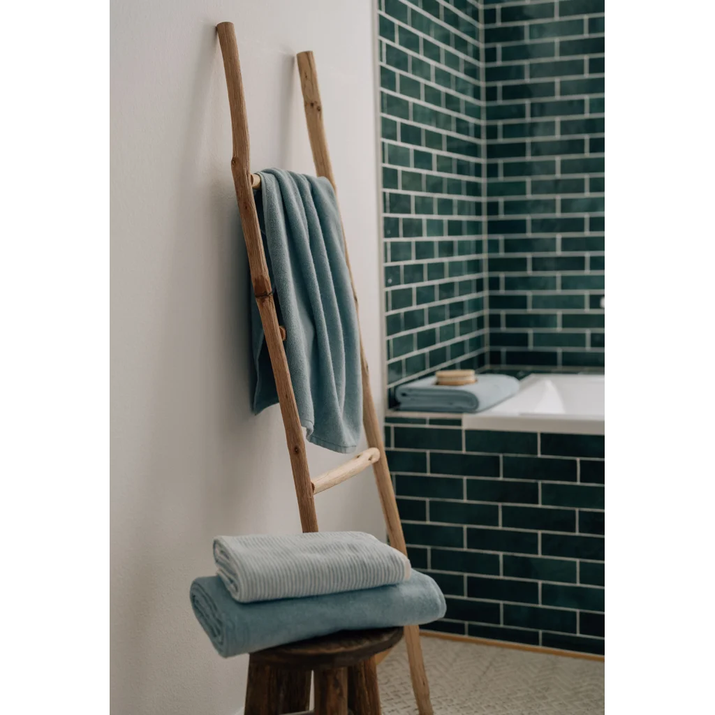 Bio Frottier Handtuch Streifen in Himmelblau+Weiß Blau+Weiß Muster Streifen von MELA home Größe 50x100 cm