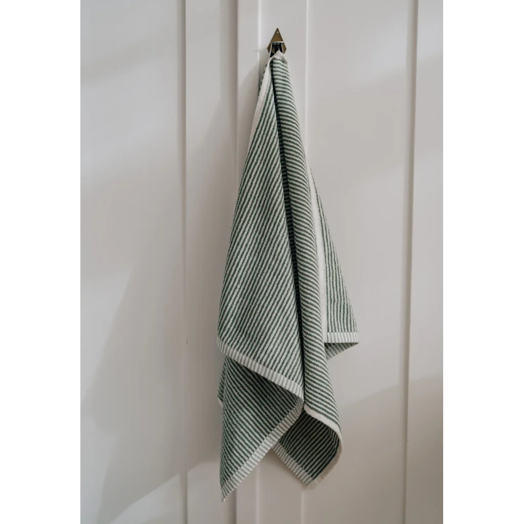 Bio Frottier Handtuch Streifen in Waldgrün+Weiß Grün+Weiß Muster Streifen von MELA home Größe 50x100 cm