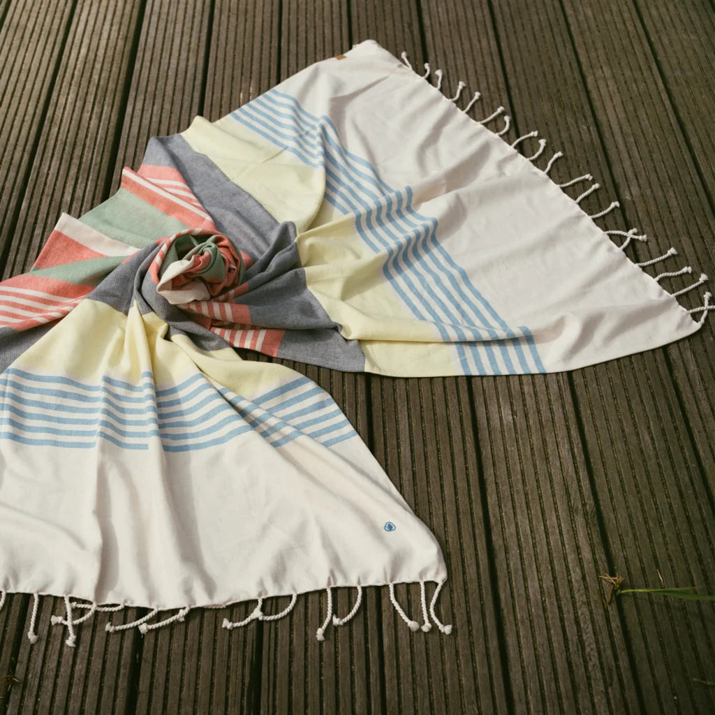 Bio Hamamtuch in Creme+Blau+Gelb+Rot Muster Streifen von Living Crafts Größe 100x200 cm