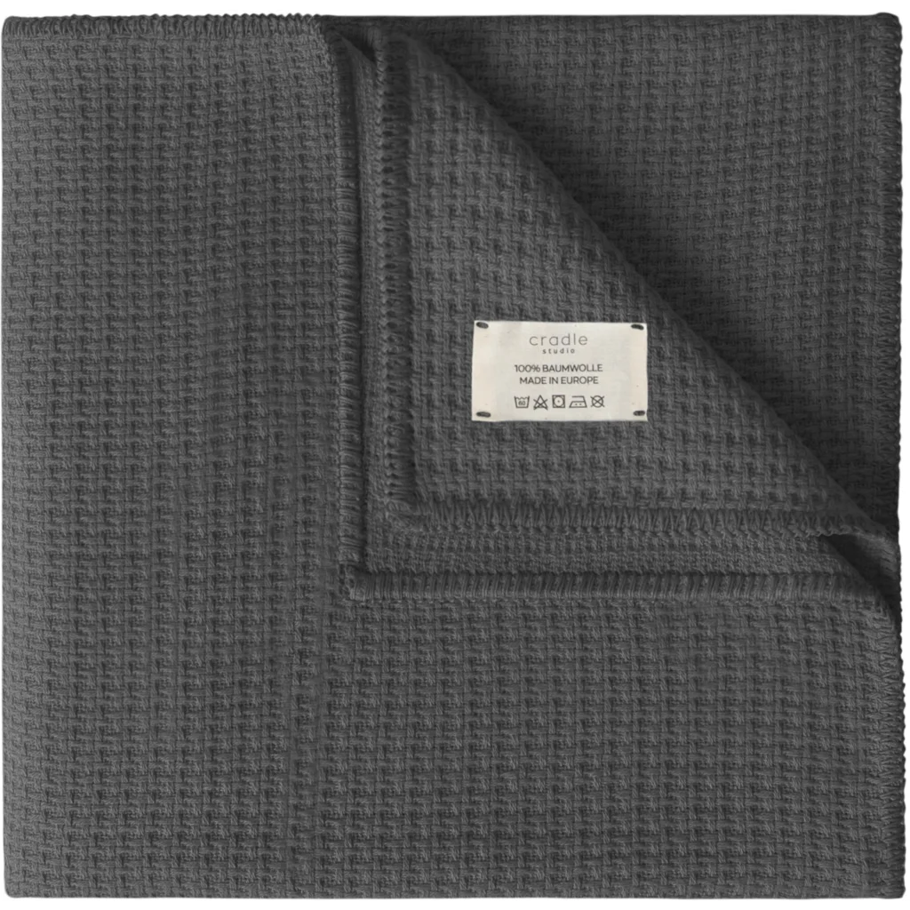 Decke in Feinstrick-Optik in Anthrazit Grau von Cradle Studio Größe 150x210 cm