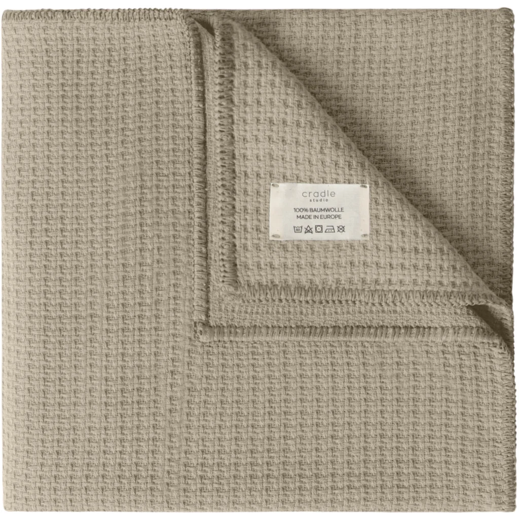 Decke in Feinstrick-Optik in Cappuccino Braun von Cradle Studio Größe 150x210 cm