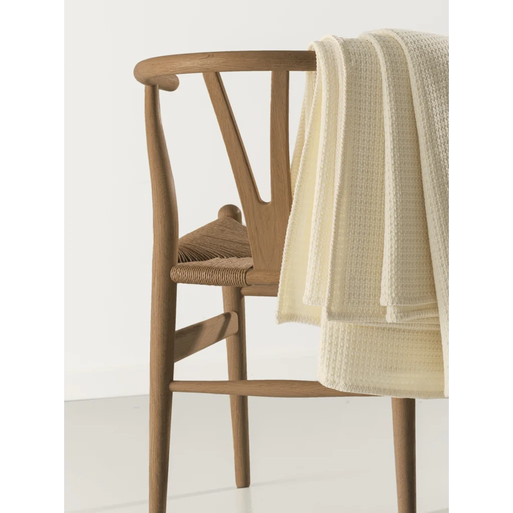 Decke in Feinstrick-Optik in Creme von Cradle Studio Größe 150x210 cm