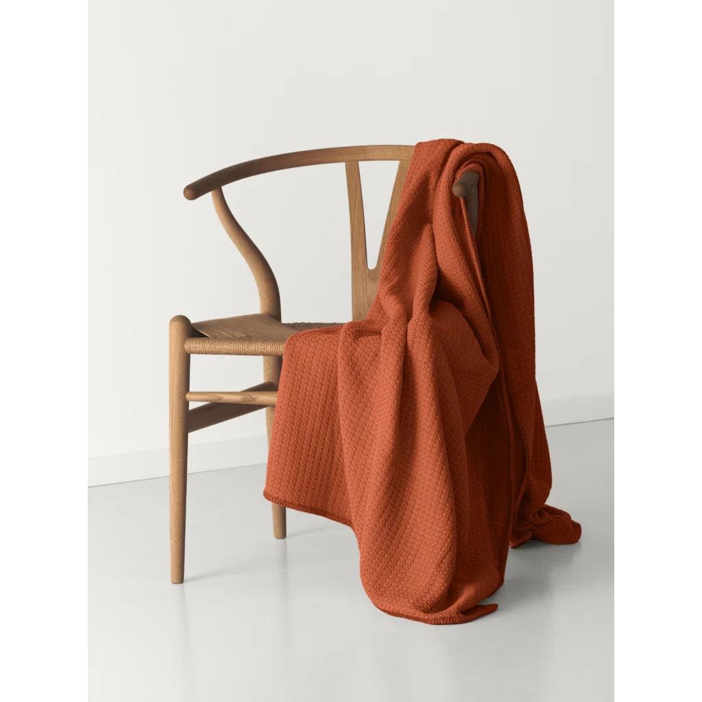 Decke in Feinstrick-Optik in Terra Orange von Cradle Studio Größe 150x210 cm