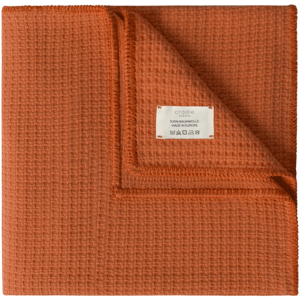 Decke in Feinstrick-Optik in Terra Orange von Cradle Studio Größe 150x210 cm