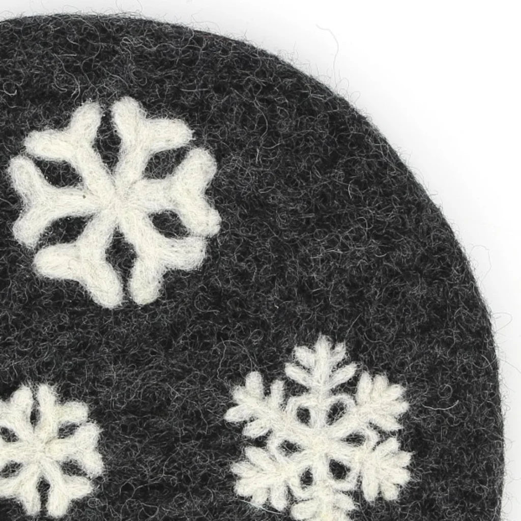 Filz Untersetzer rund Schneeflocken in Anthrazit+Weiß Grau+Weiß Muster Schneeflocken von GLOBO Größe Ø 21 cm