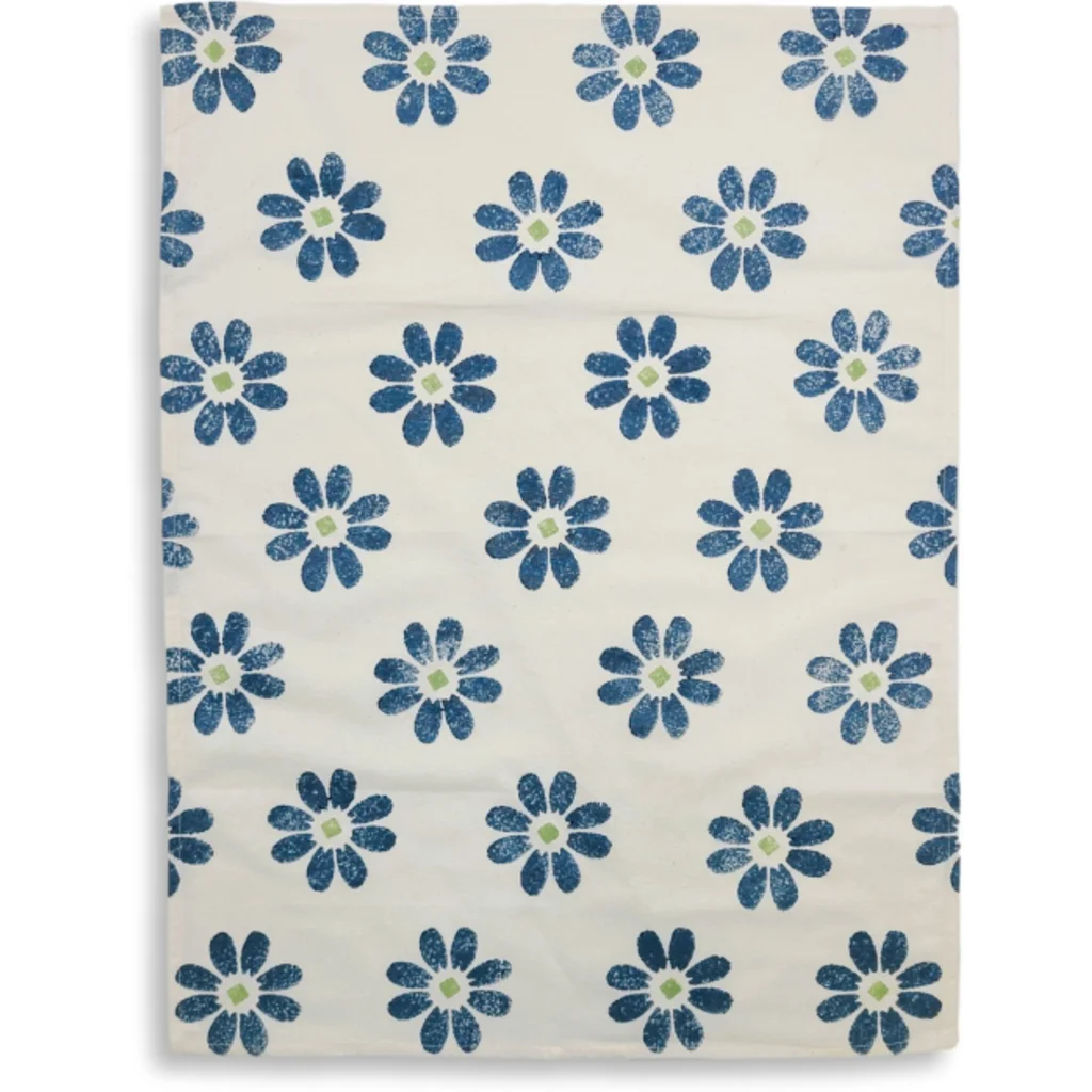 Geschirrtuch Blumen in Dunkelblau+Hellgrün Blau+Grün Muster Blumen von Frida Feeling Größe 50x65 cm