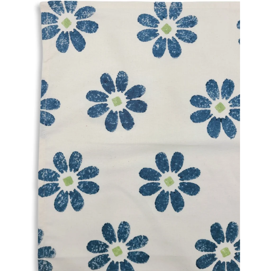 Geschirrtuch Blumen in Dunkelblau+Hellgrün Blau+Grün Muster Blumen von Frida Feeling Größe 50x65 cm