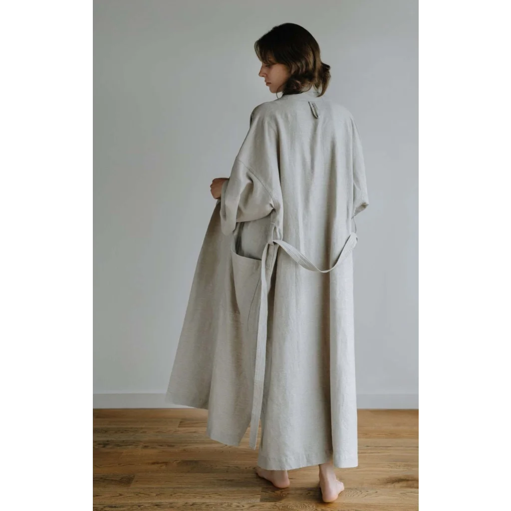 Halbleinen Morgenmantel in Beige von Linen Tales Größe Einheitsgröße