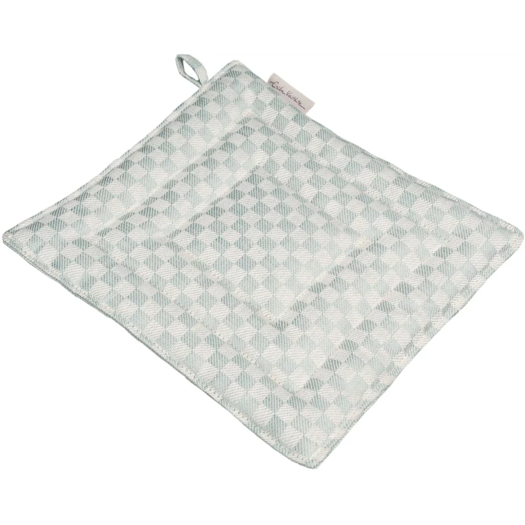 Halbleinen Topflappen Schachbrett 2er-Set in Mint Blau Muster Schachbrett von Erika Vaitkute Größe 23x23 cm
