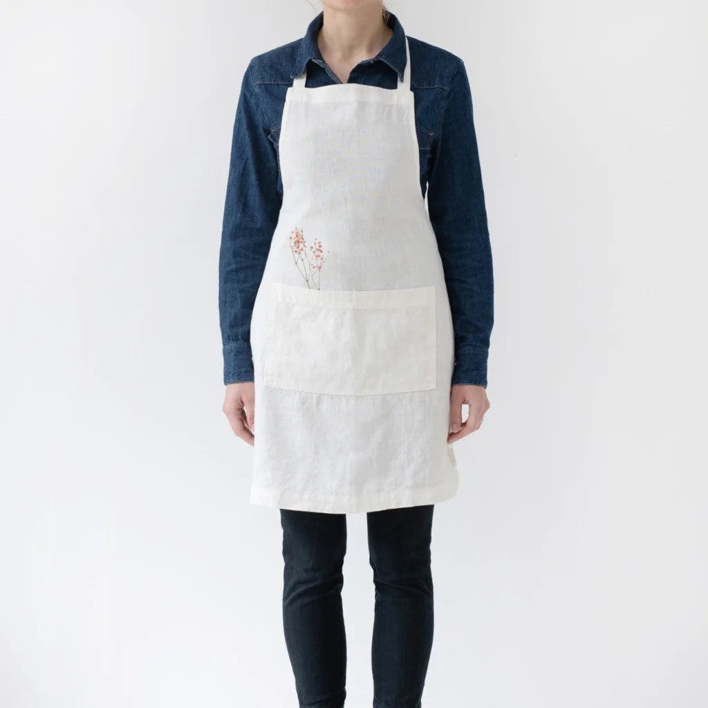 Leinen Alltagsschürze in Weiß von Linen Tales Größe 54 cm breit+ 77 cm lang