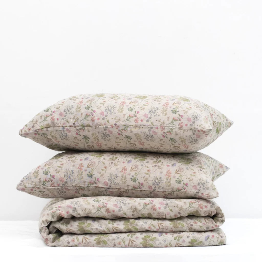 Leinen Bettwäsche Botanik Garnitur in Creme+Rosa+Grün+Braun Muster Botanik von Linen Tales Größe 140x200 + 50x70 cm
