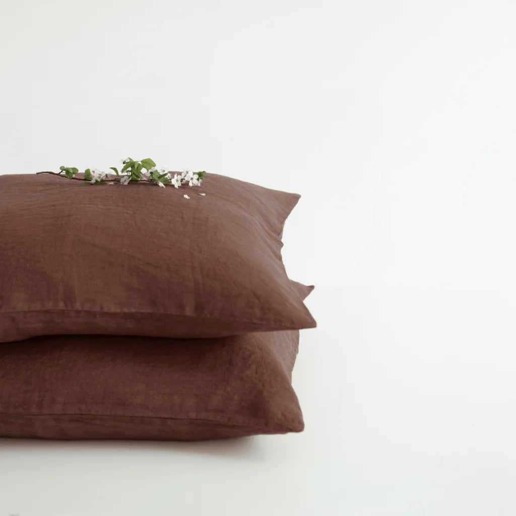 Leinen Bettwäsche Kissenbezug in Schokolade Braun von Linen Tales Größe 50x70 cm