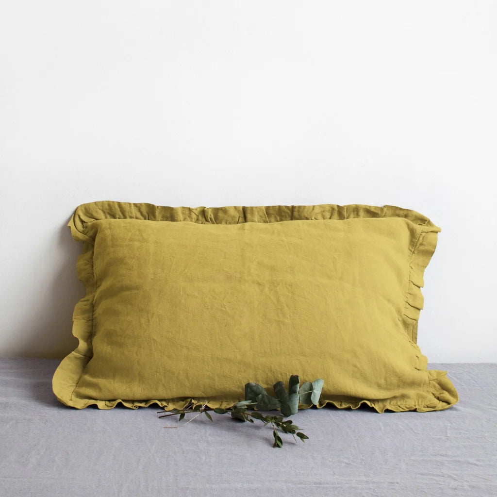 Leinen Bettwäsche Kissenbezug mit Rüschen in Senfgelb Gelb von Linen Tales Größe 40x40 cm