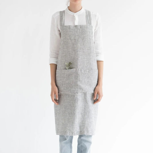 Leinen Crossback-Schürze Streifen in Weiß+Anthrazit Weiß+Grau Muster Streifen von Linen Tales Größe 94 cm breit+ 83 cm lang