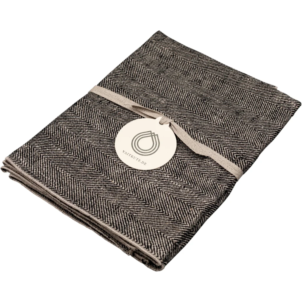 Leinen Duschtuch mit Fischgrät-Muster in Schwarz+Beige Muster Fischgrät von Erika Vaitkute Größe 70x140 cm