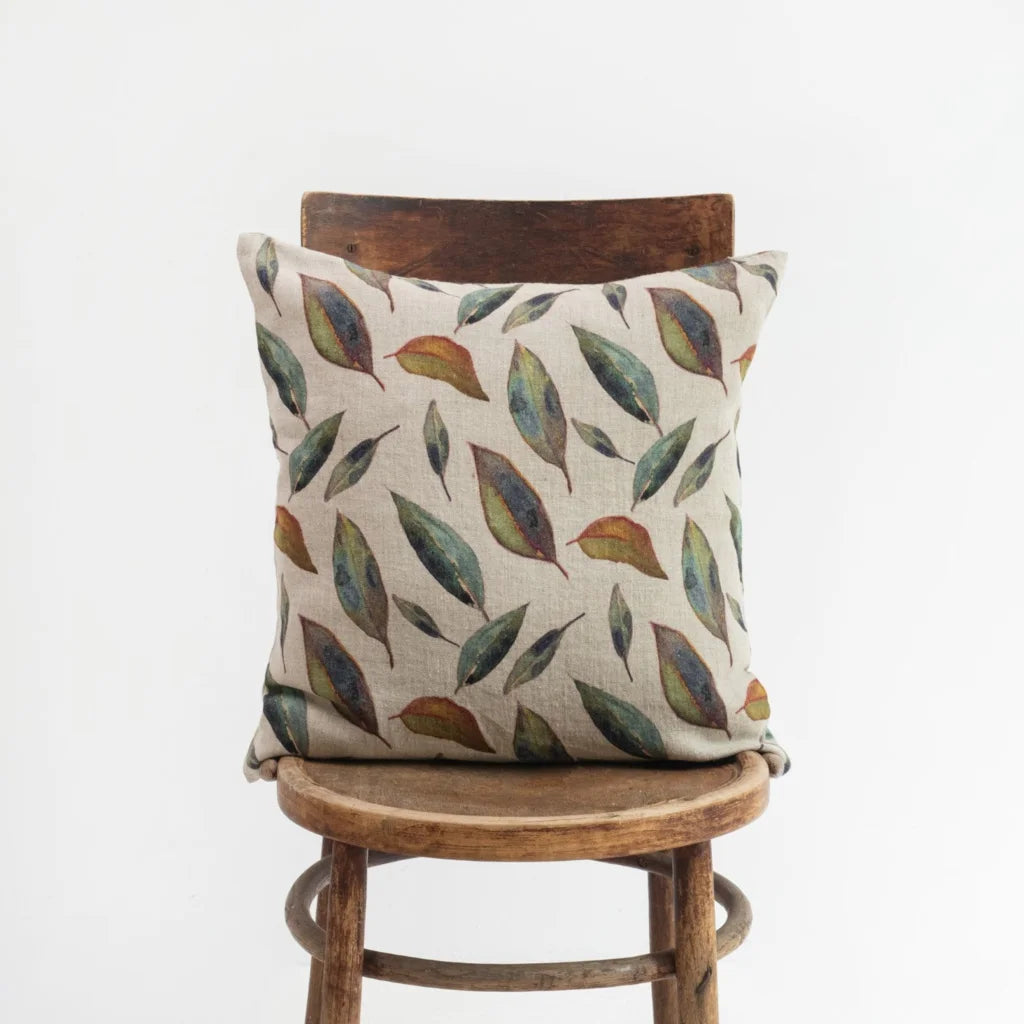 Leinen Kissenhülle Blätter in Creme+Grün+Orange Muster Blätter von Linen Tales Größe 50x50 cm