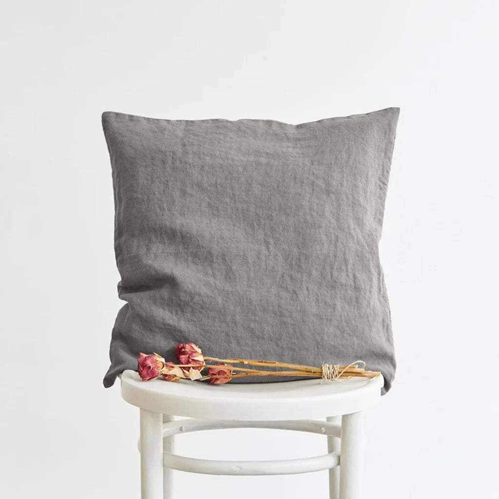 Leinen Kissenhülle in Grau von Linen Tales Größe 40x40 cm