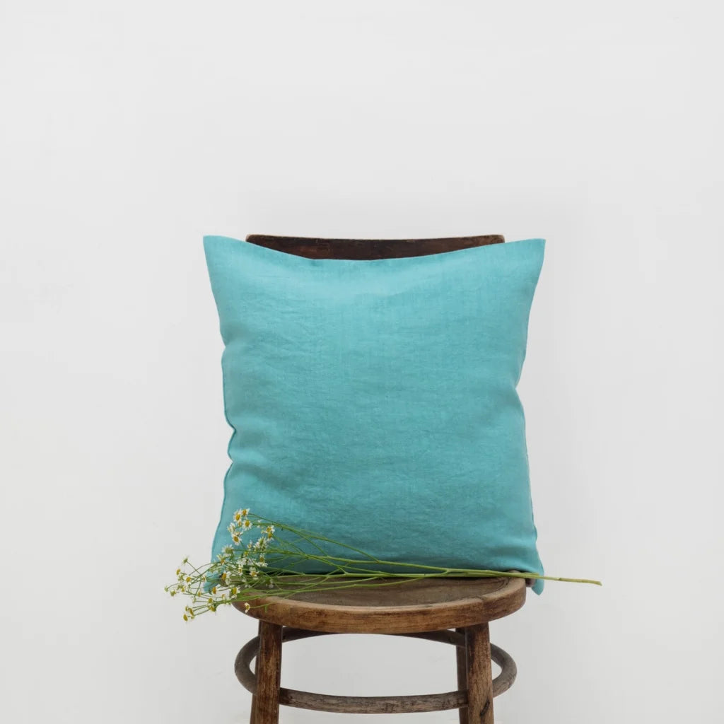 Leinen Kissenhülle rechteckig in Atlantik Blau von Linen Tales Größe 40x60 cm