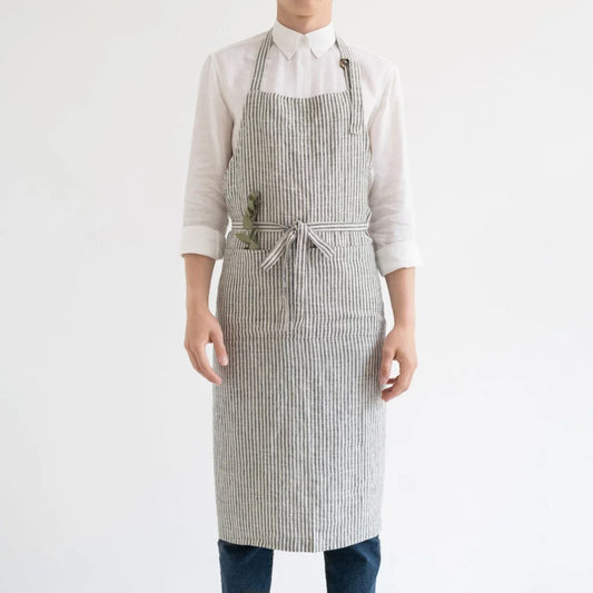 Leinen Kochschürze Streifen in Weiß+Anthrazit Weiß+Grau Muster Streifen von Linen Tales Größe 100 cm breit+ 98 cm lang