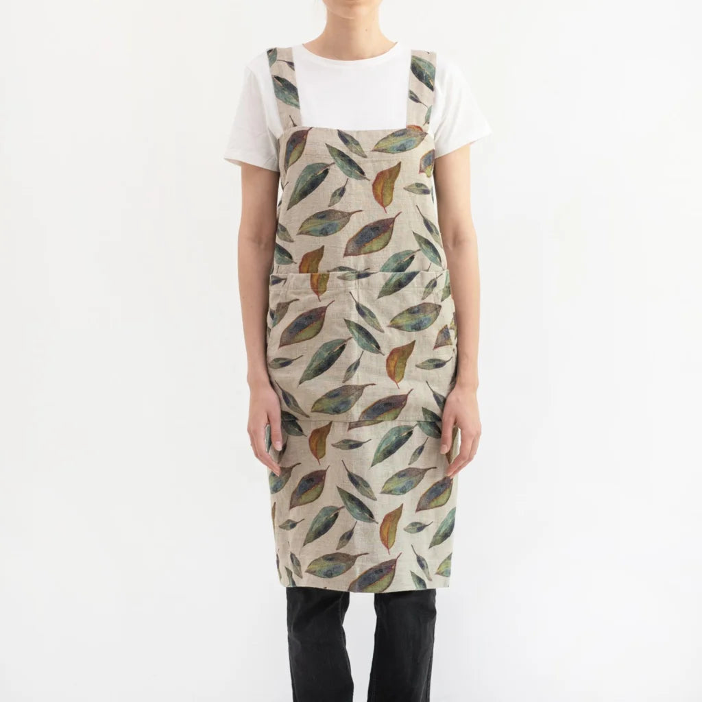 Leinen Pinafore-Schürze Blätter in Creme+Grün+Orange Muster Blätter von Linen Tales Größe 114 cm breit+ 83 cm lang