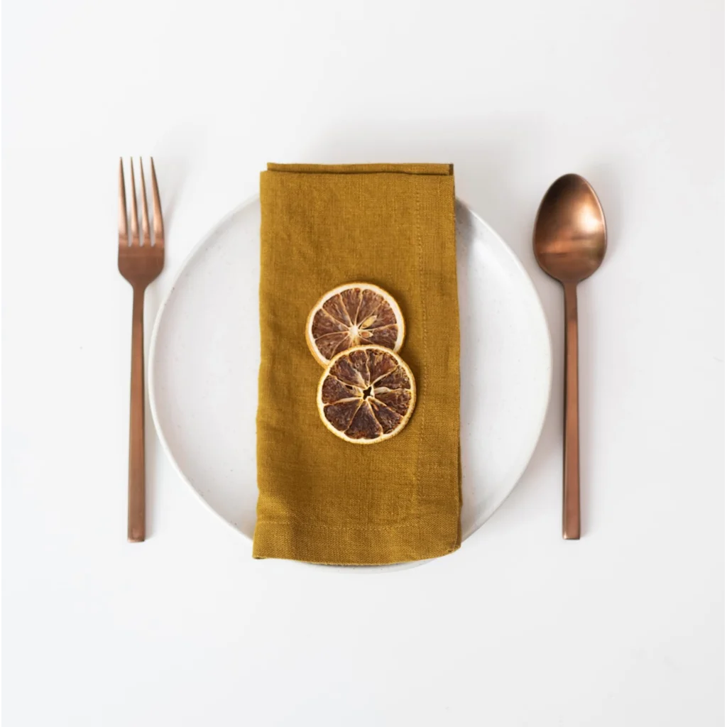 Leinen Stoffserviette 2er-Pack in Bronze Gelb von Linen Tales Größe 50x50 cm