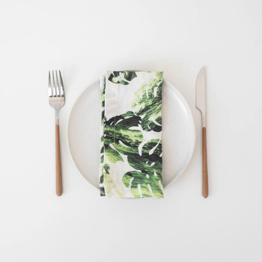 Leinen Stoffserviette Tropical 2er-Pack in Creme+Dunkelgrün Creme+Grün Muster Tropical von Linen Tales Größe 45x45 cm