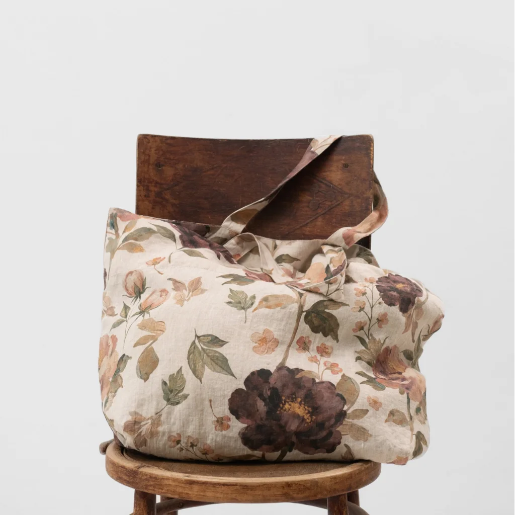 Leinen Tasche Blumen in Creme+Aubergine+Olive Creme+Beere+Grün Muster Blumen von Linen Tales Größe 54 cm breit+ 60 cm lang