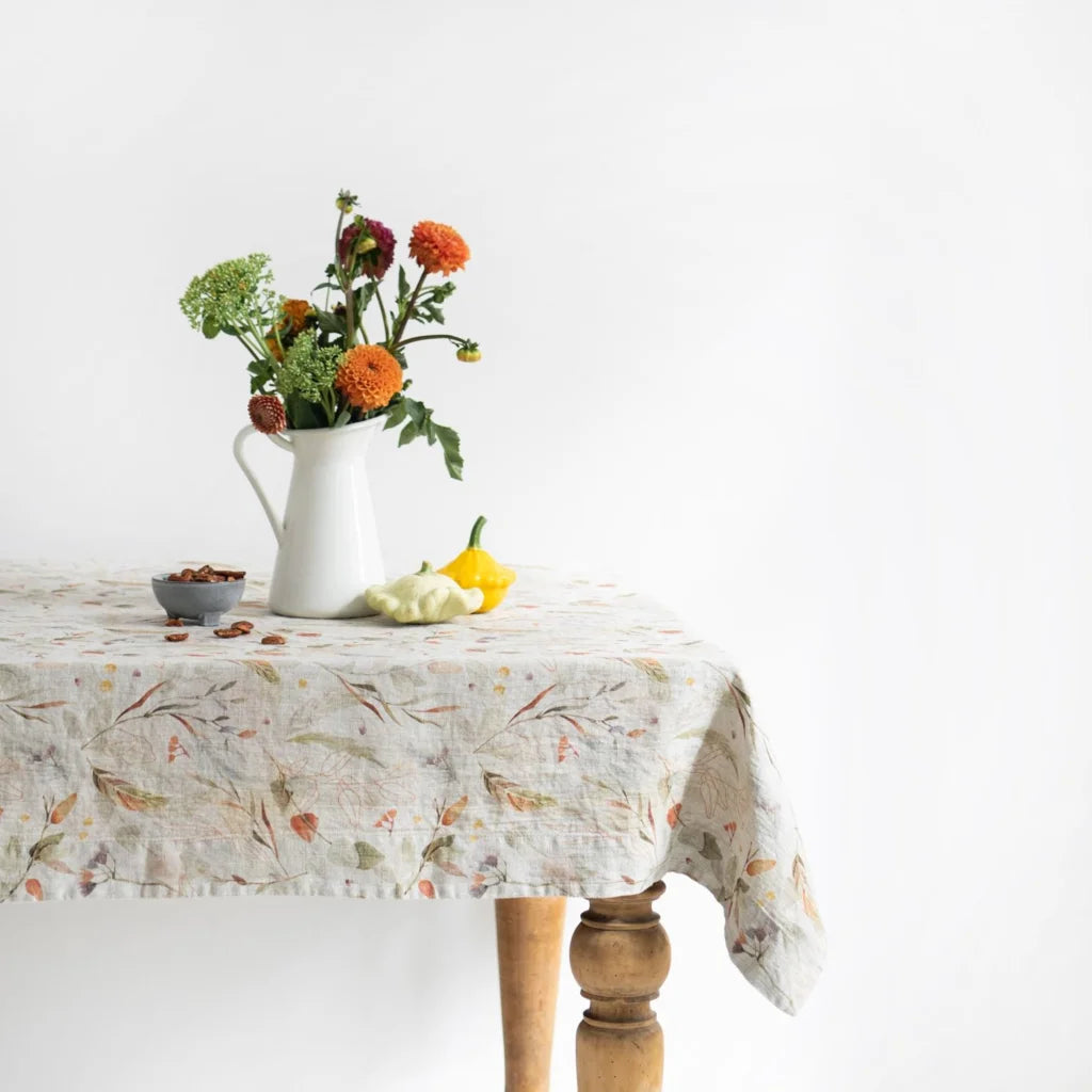 Leinen Tischdecke Blätter in Creme+Braun Muster Blätter von Linen Tales Größe 140x140 cm