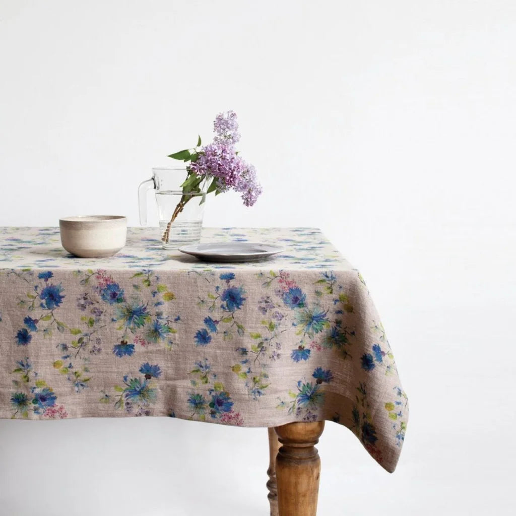 Leinen Tischdecke Blumen in Creme+Blau Muster Blumen von Linen Tales Größe 140x380 cm