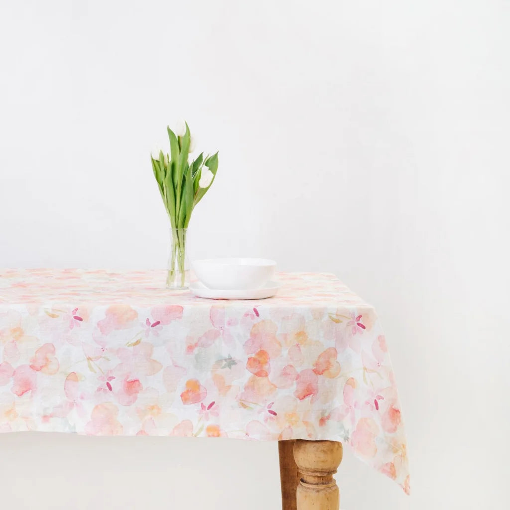 Leinen Tischdecke Blumen in Weiß+Rosa+Orange Muster Blumen von Linen Tales Größe 140x250 cm