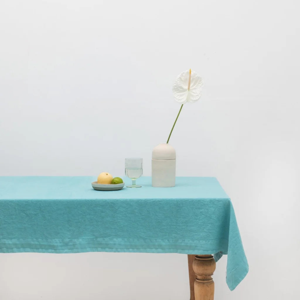 Leinen Tischdecke in Atlantik Blau von Linen Tales Größe 140x200 cm
