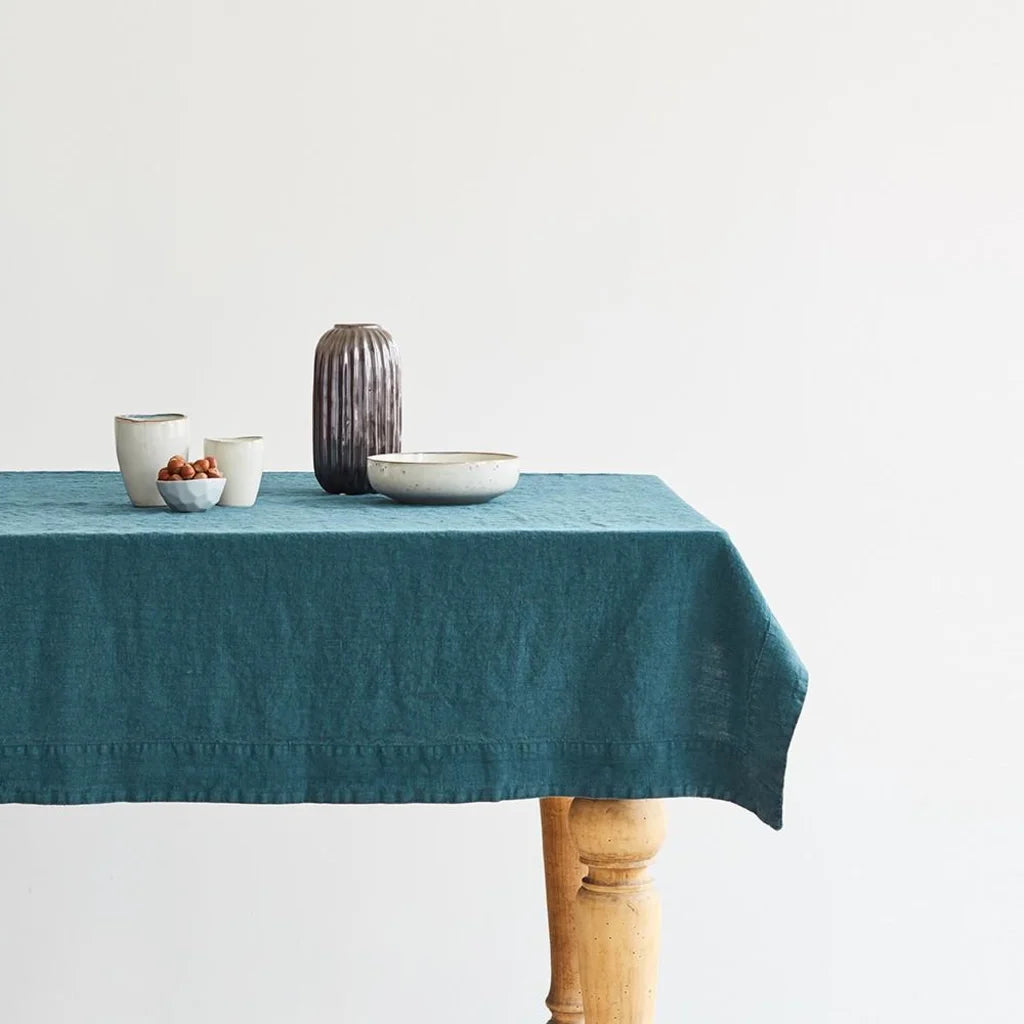 Leinen Tischdecke in Petrol Blau von Linen Tales Größe 140x250 cm