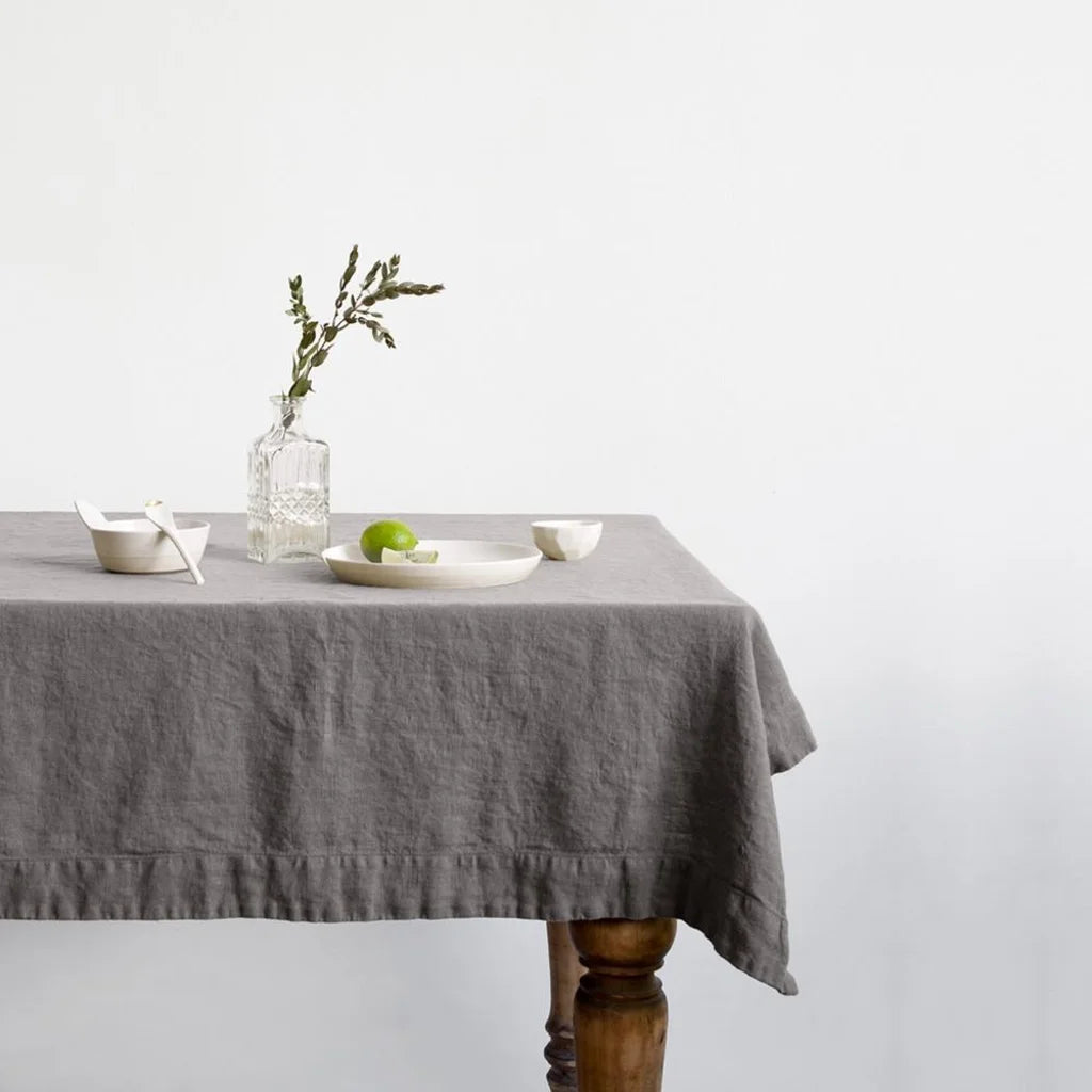 Leinen Tischdecke in Übergröße in Grau von Linen Tales Größe 140x350 cm