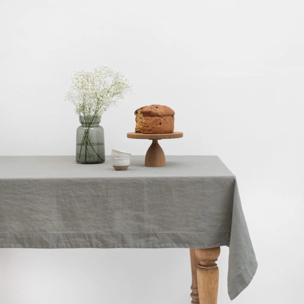 Leinen Tischdecke in Übergröße in Khaki Grün von Linen Tales Größe 140x300 cm