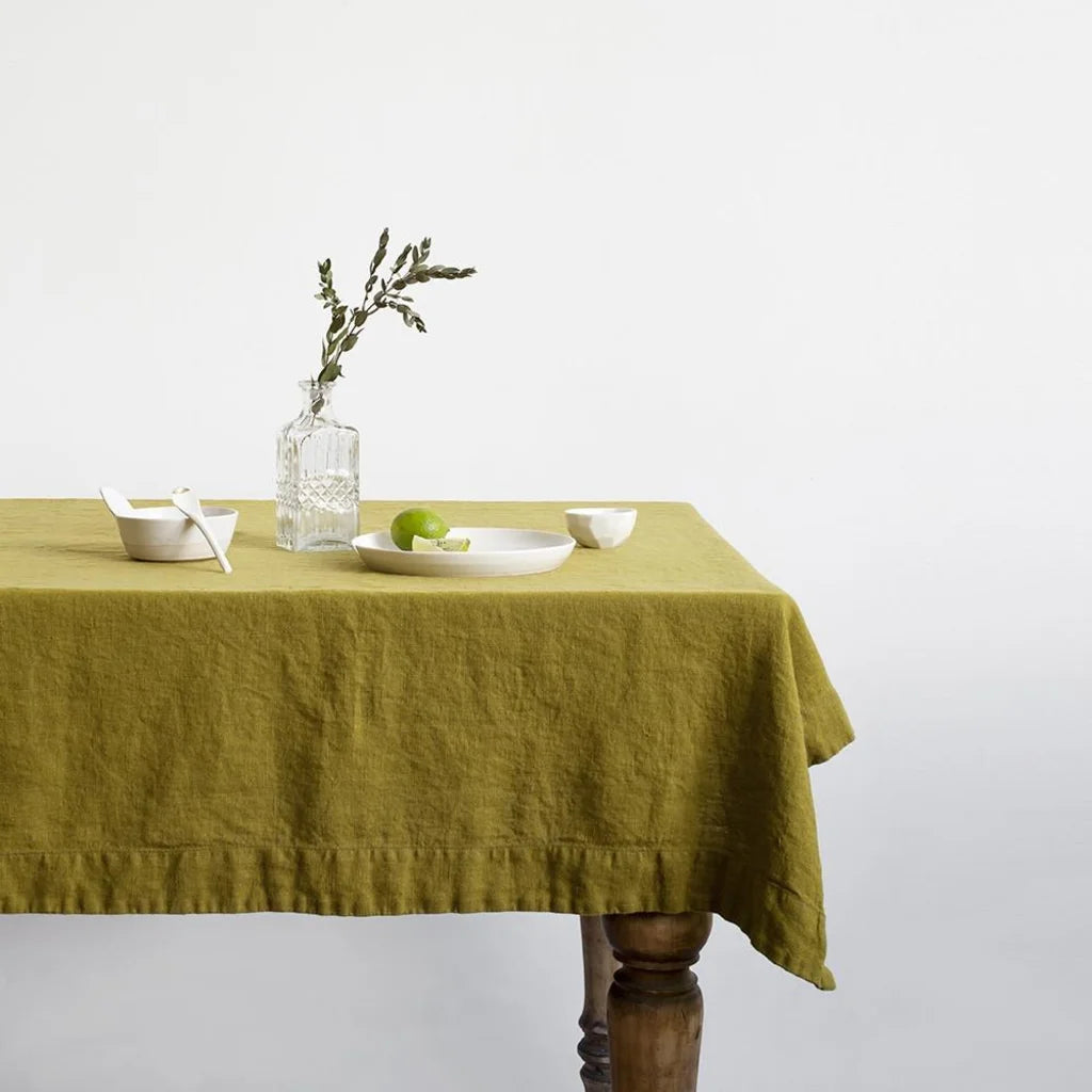 Leinen Tischdecke in Übergröße in Moosgrün Grün von Linen Tales Größe 140x380 cm