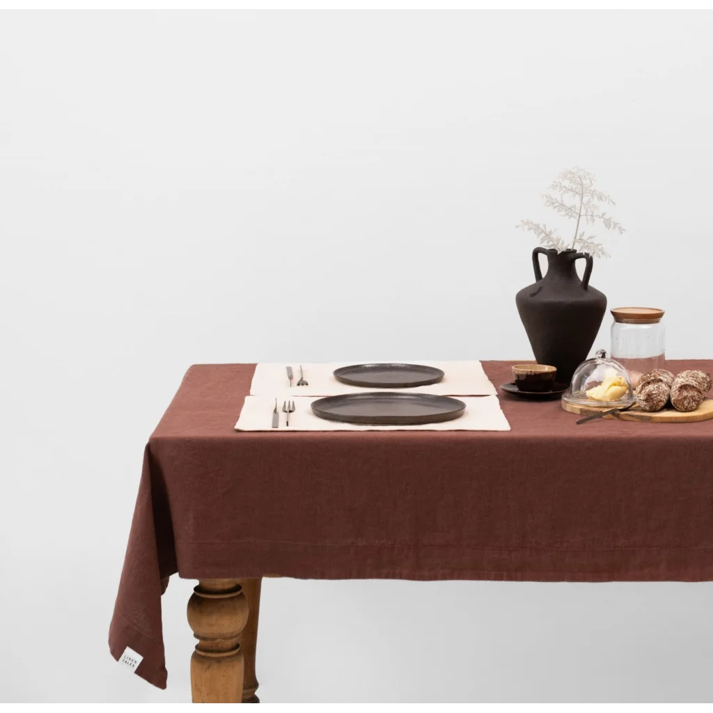 Leinen Tischdecke in Übergröße in Schokolade Braun von Linen Tales Größe 140x350 cm
