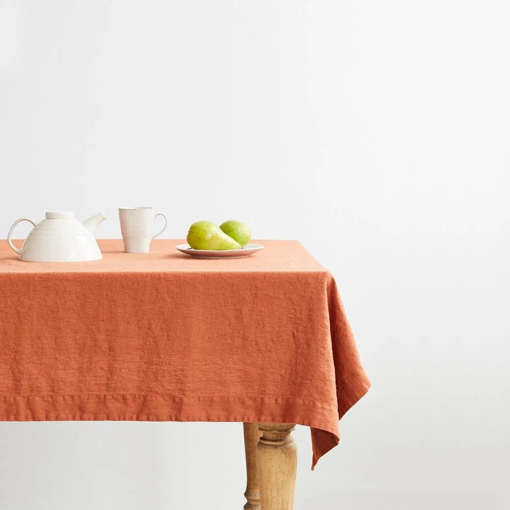 Leinen Tischdecke in Übergröße in Terra Orange von Linen Tales Größe 140x350 cm