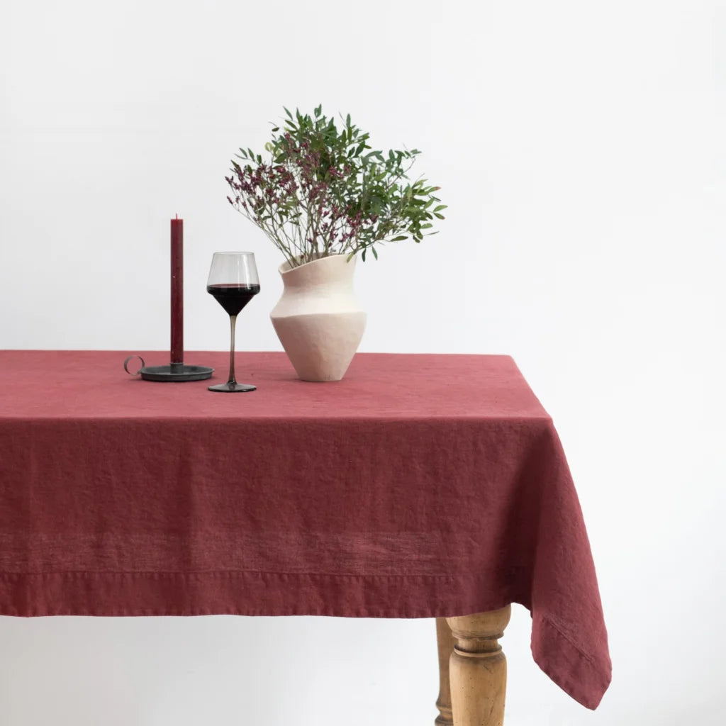 Leinen Tischdecke in Übergröße in Weinrot Rot von Linen Tales Größe 140x300 cm