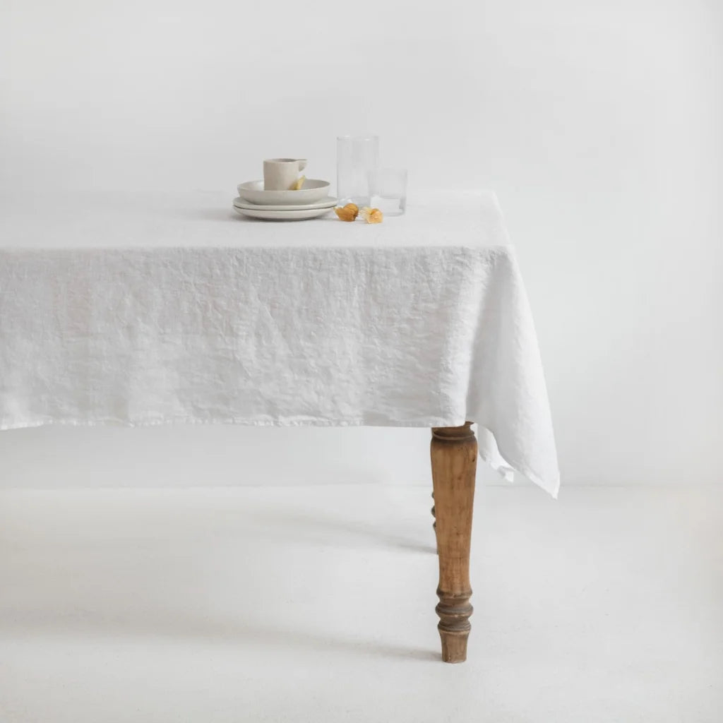 Leinen Tischdecke in Weiß von Linen Tales Größe 160x250 cm